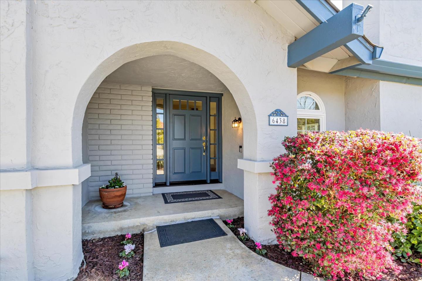 6438 Berwickshire WAY
