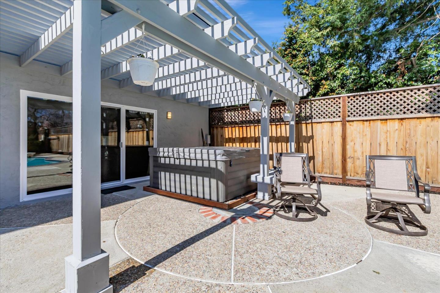 6438 Berwickshire WAY