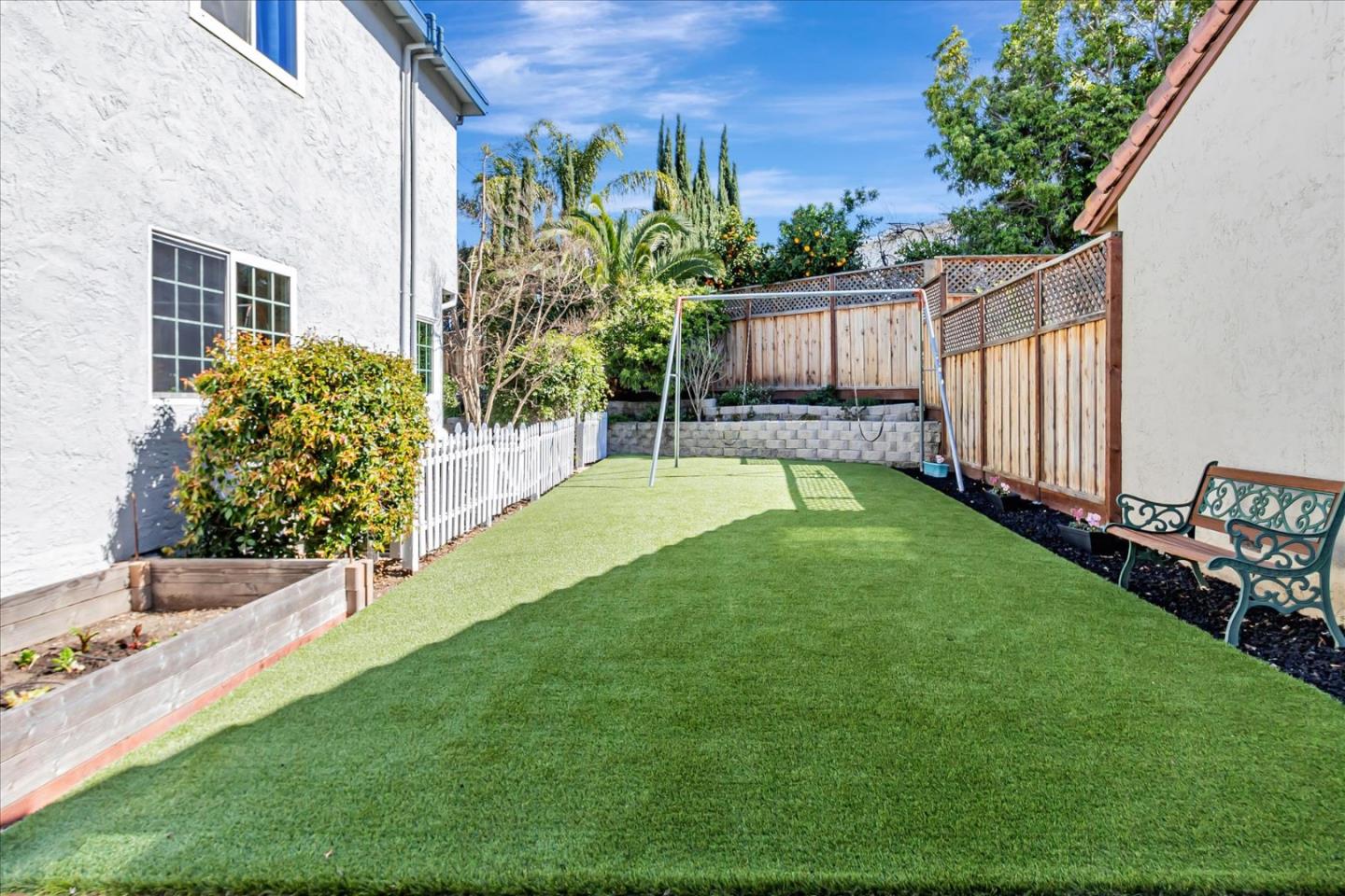 6438 Berwickshire WAY