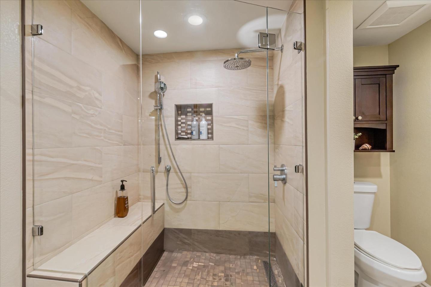 6438 Berwickshire WAY