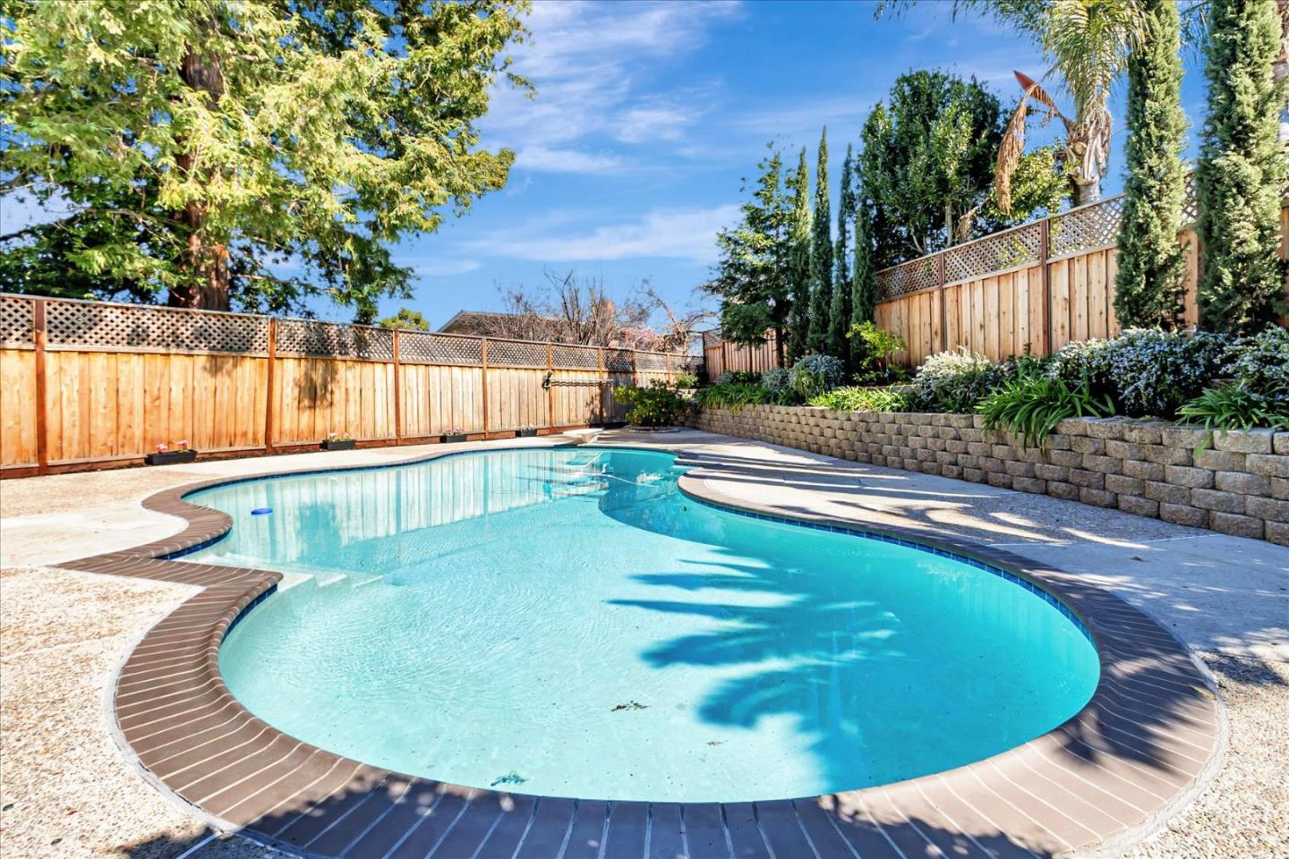 6438 Berwickshire WAY