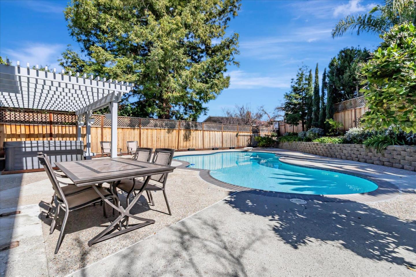 6438 Berwickshire WAY