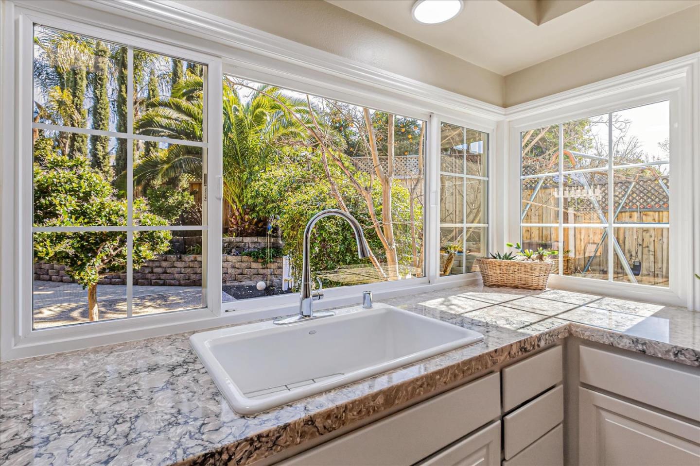 6438 Berwickshire WAY