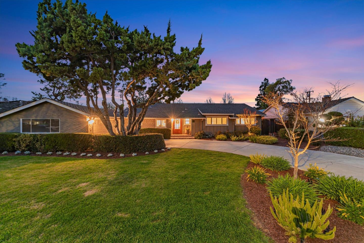 1141 Denise WAY