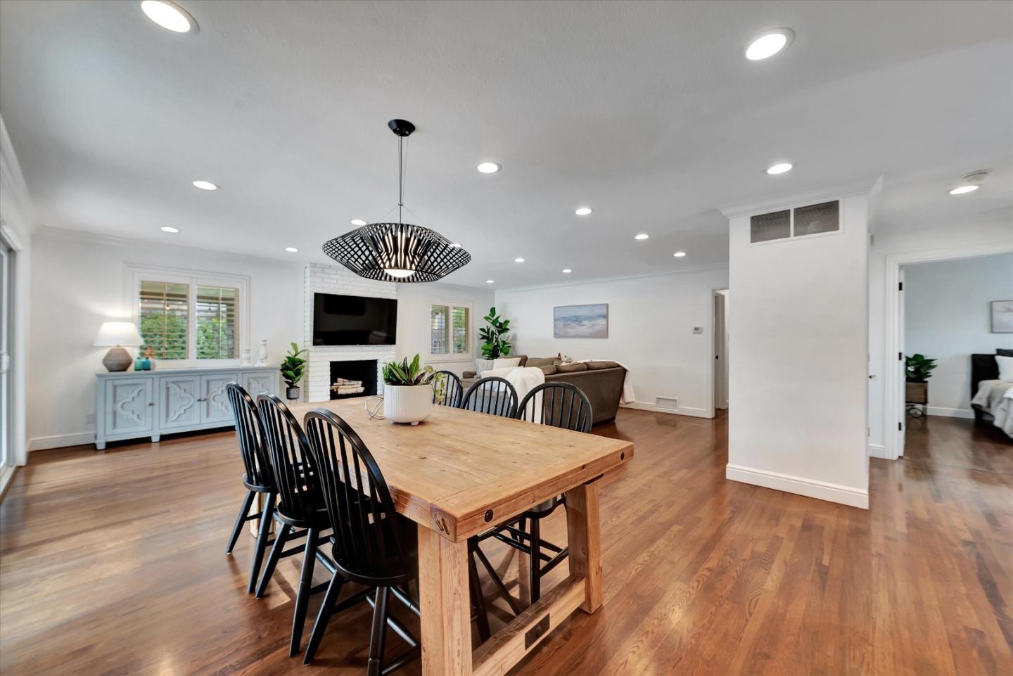 1141 Denise WAY