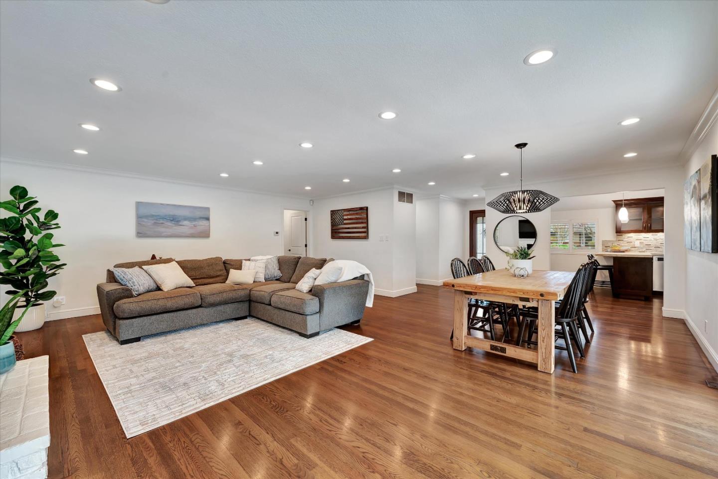 1141 Denise WAY