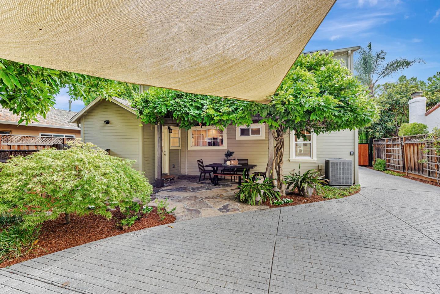 2016 Lincoln Avenue