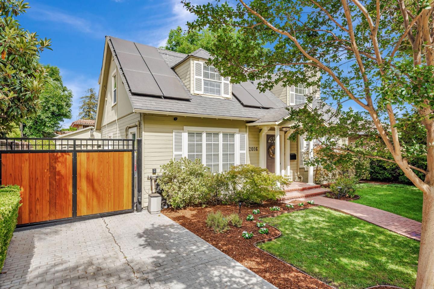 2016 Lincoln Avenue