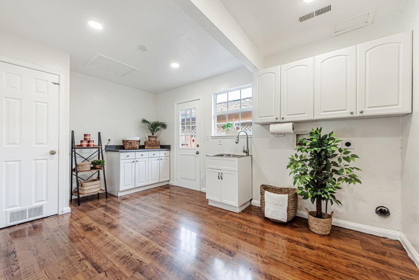 2016 Lincoln Avenue