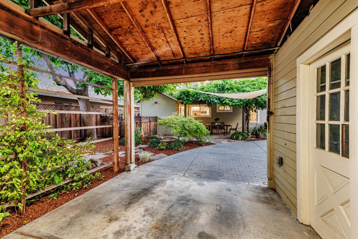 2016 Lincoln Avenue
