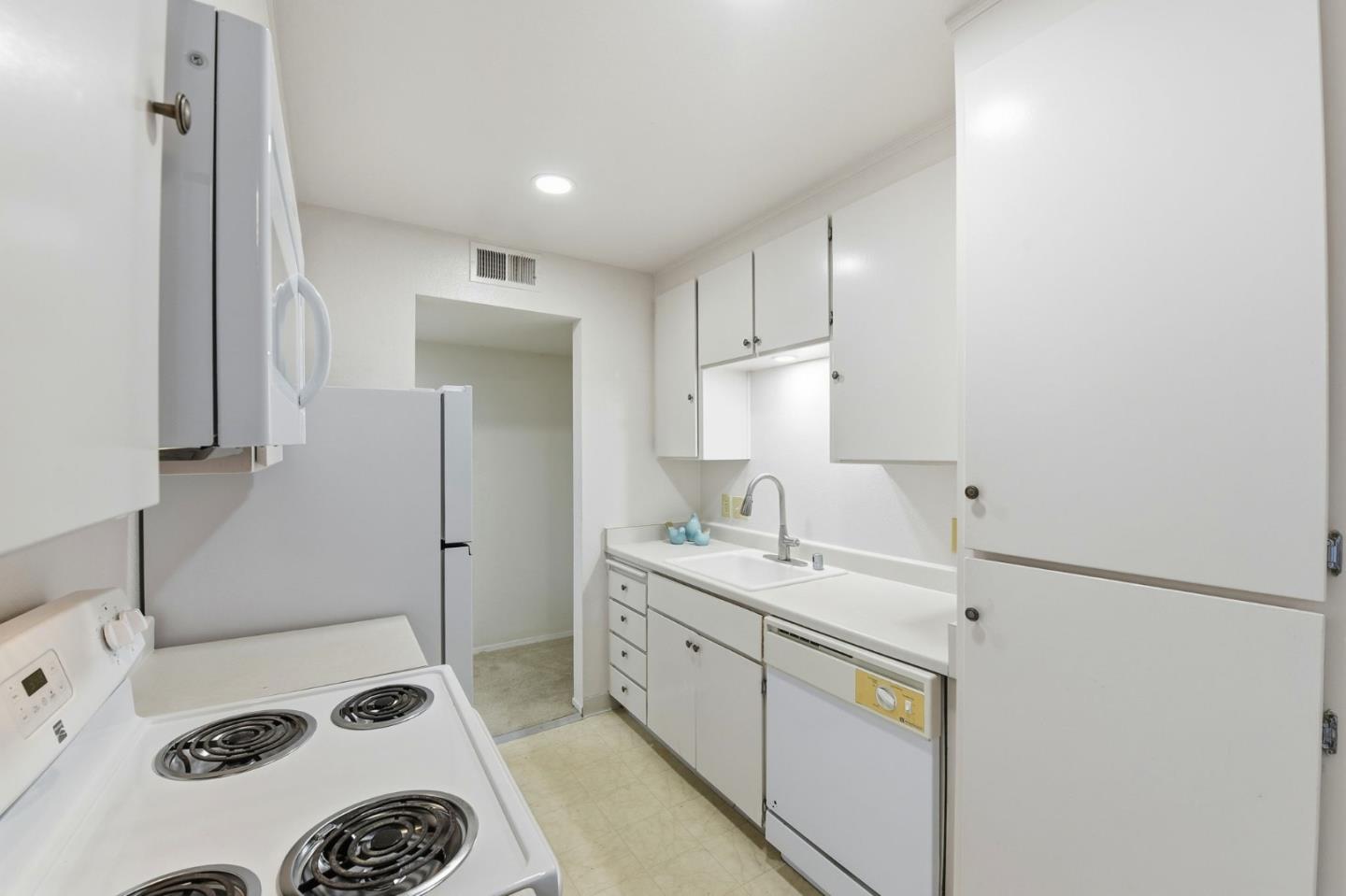 285 Tradewinds Drive 6