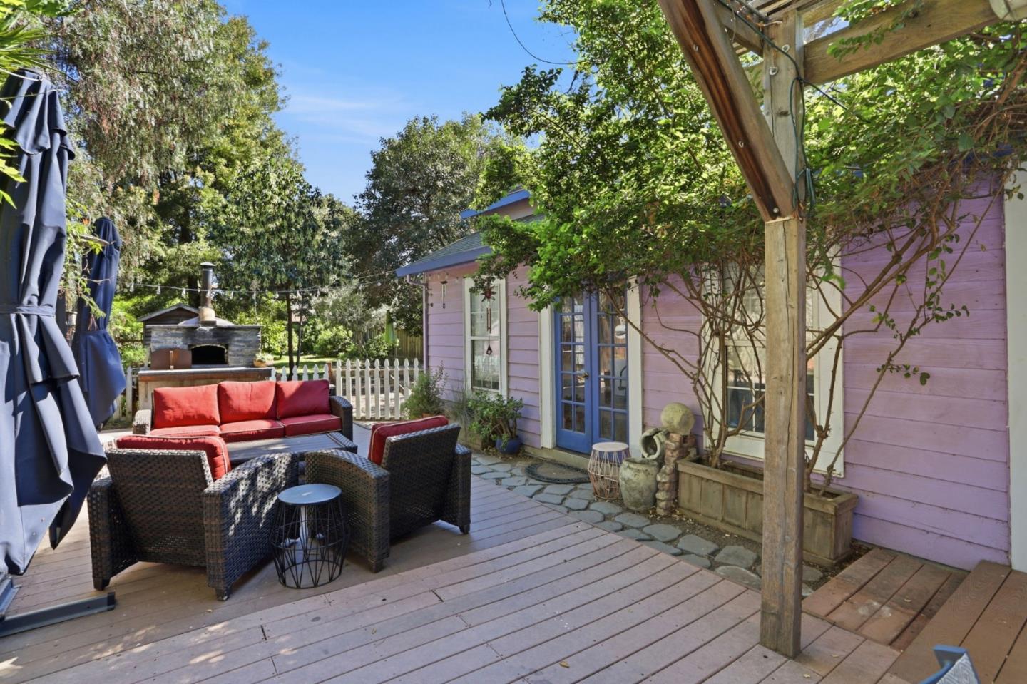 1068 Broadway Avenue