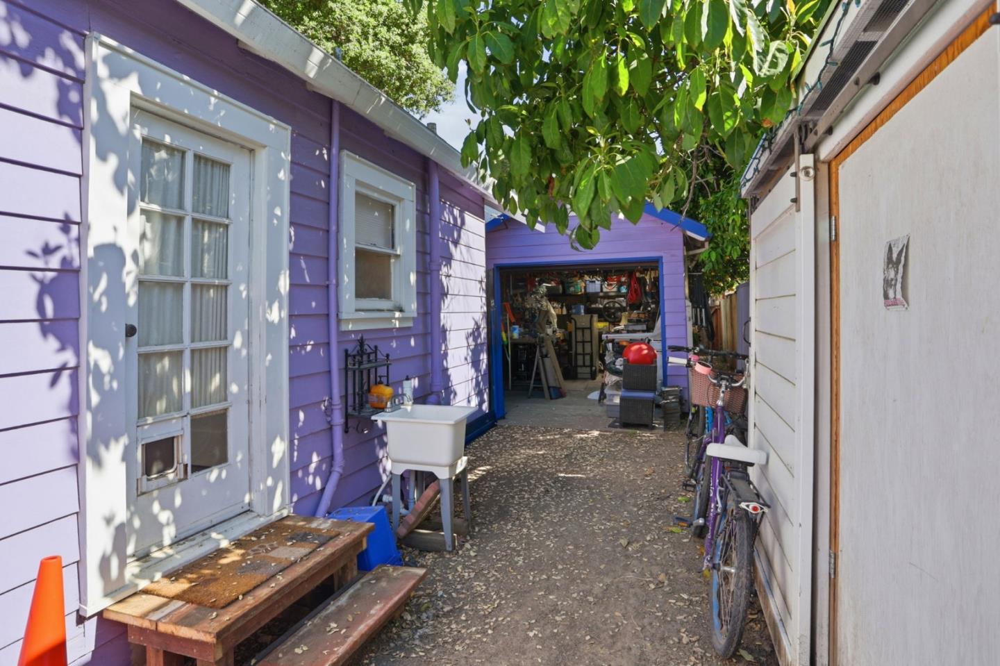 1068 Broadway Avenue