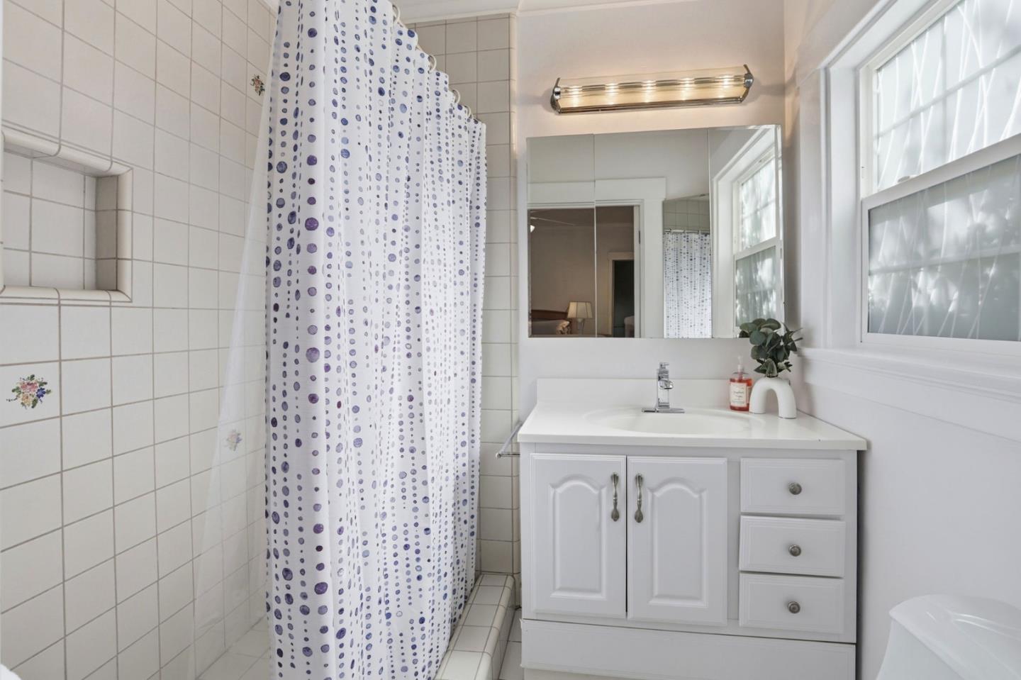 1068 Broadway Avenue