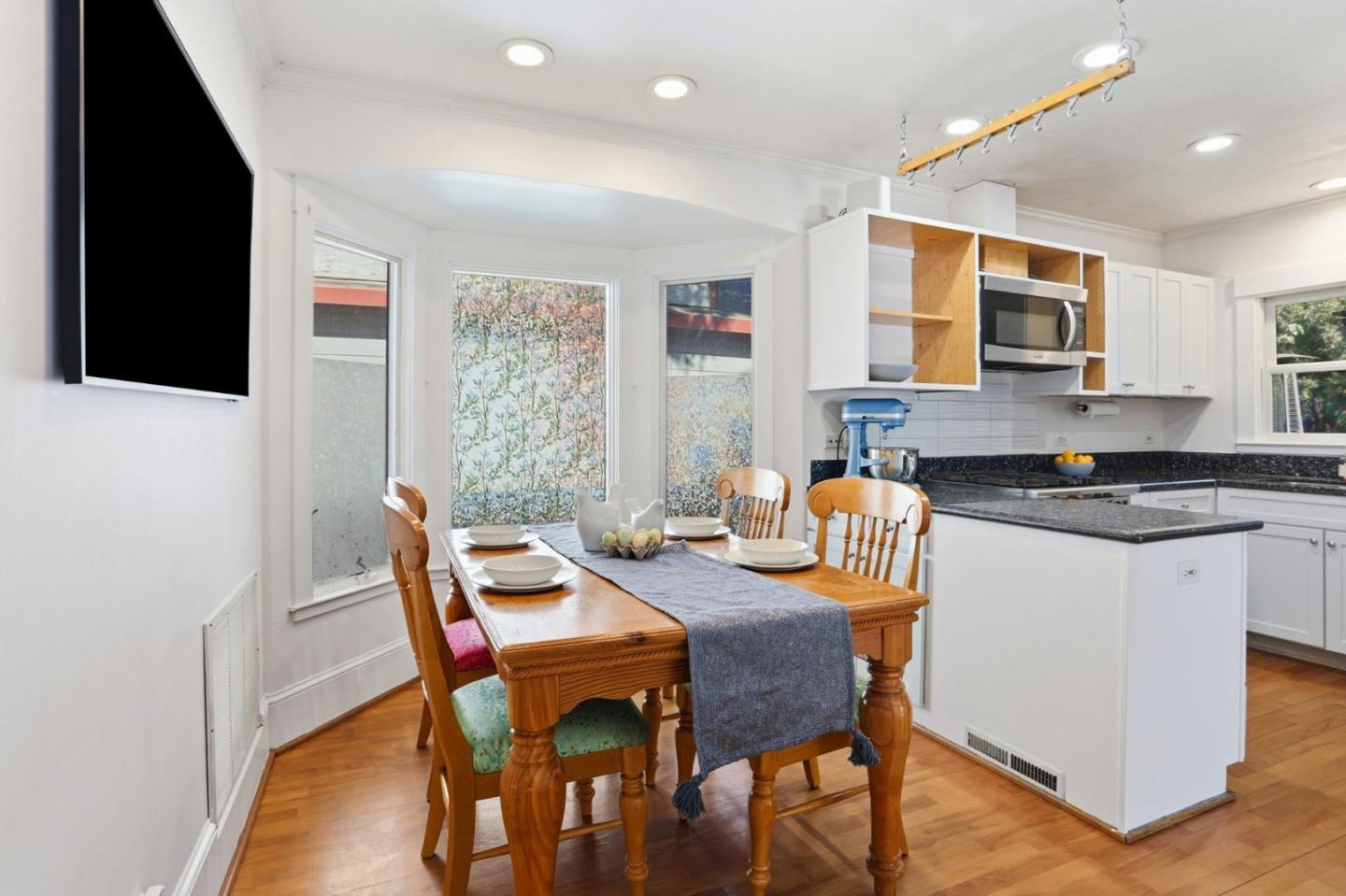 1068 Broadway Avenue