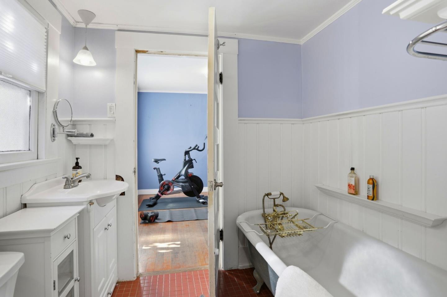 1068 Broadway Avenue