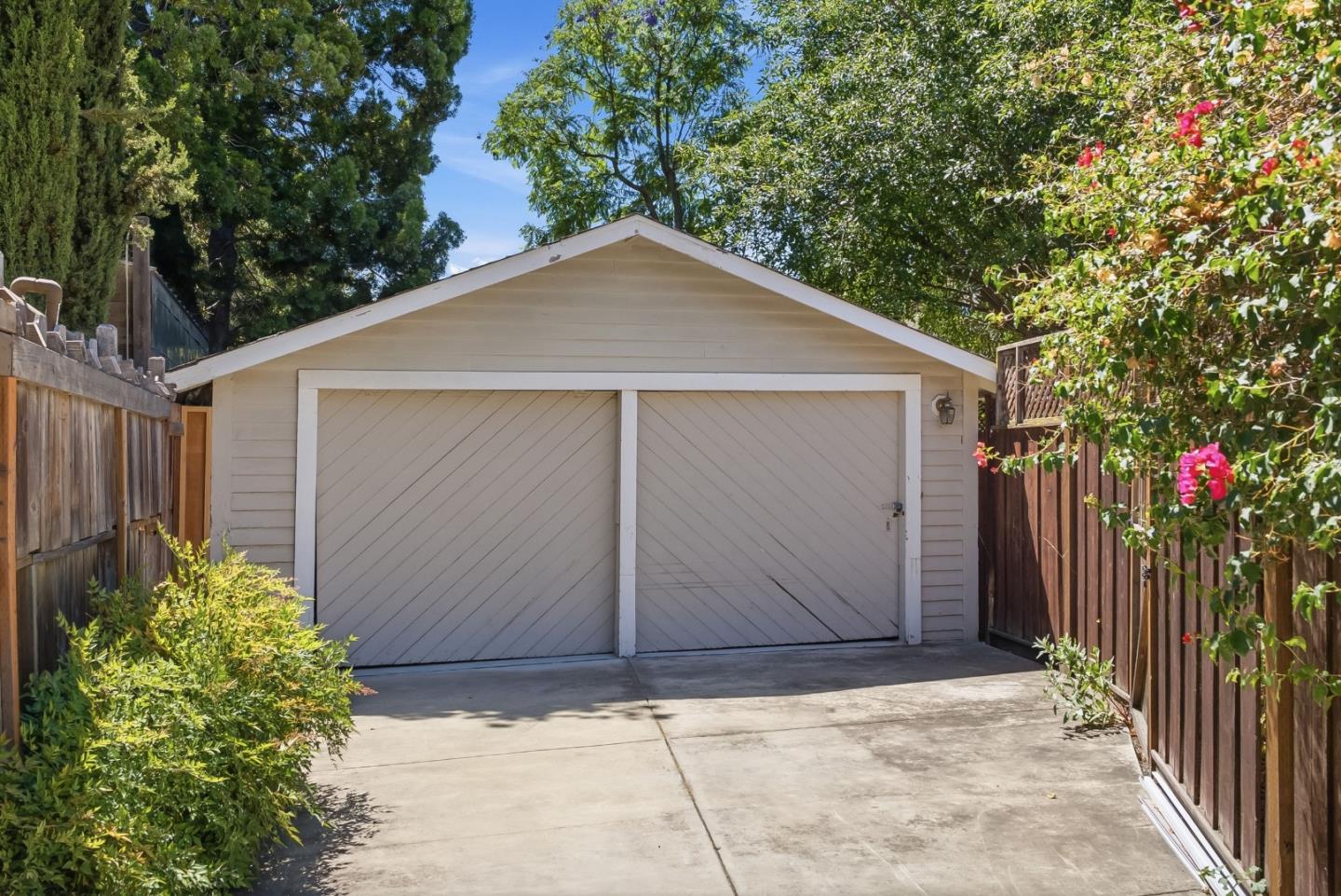 1364 Randol AVE