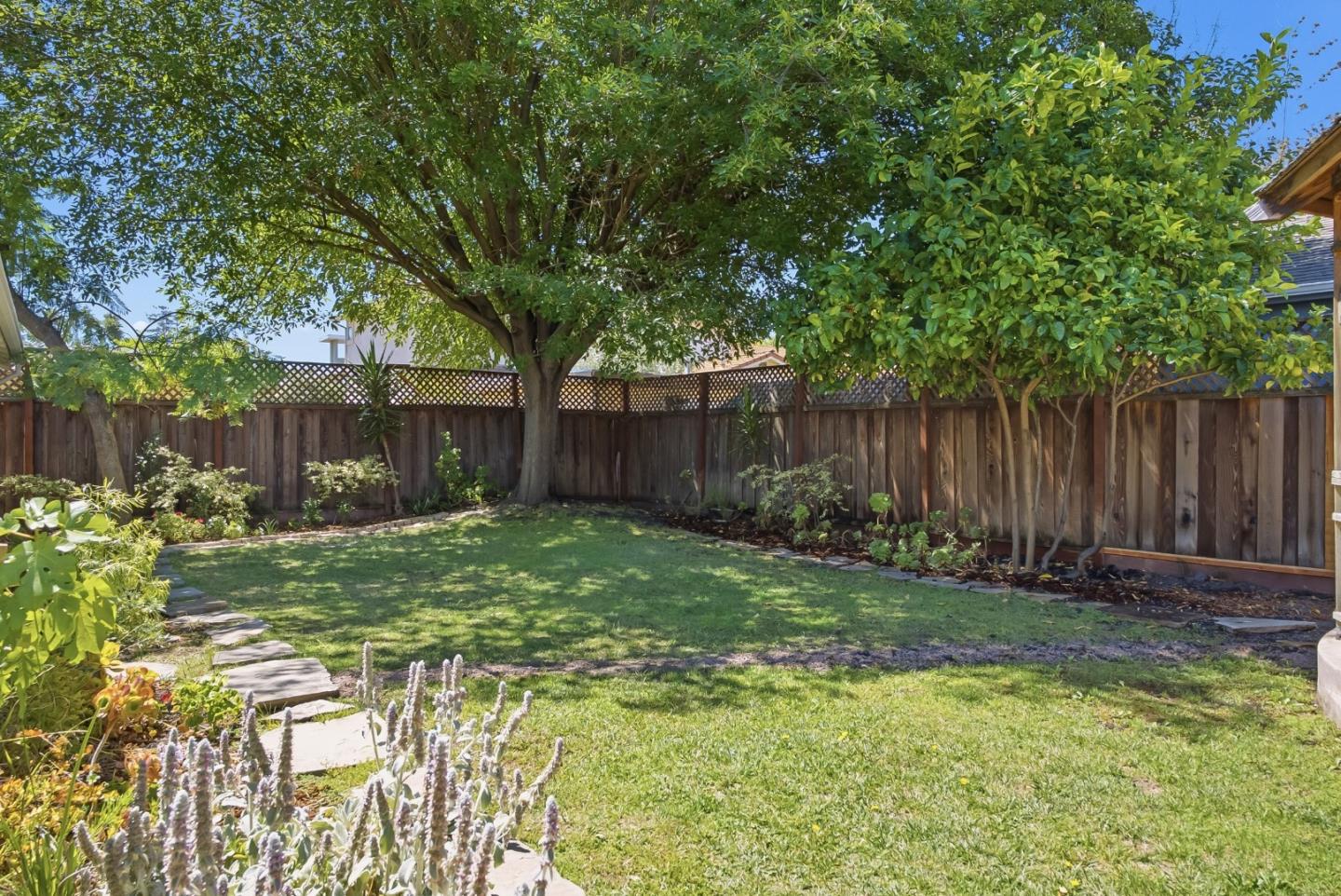 1364 Randol AVE