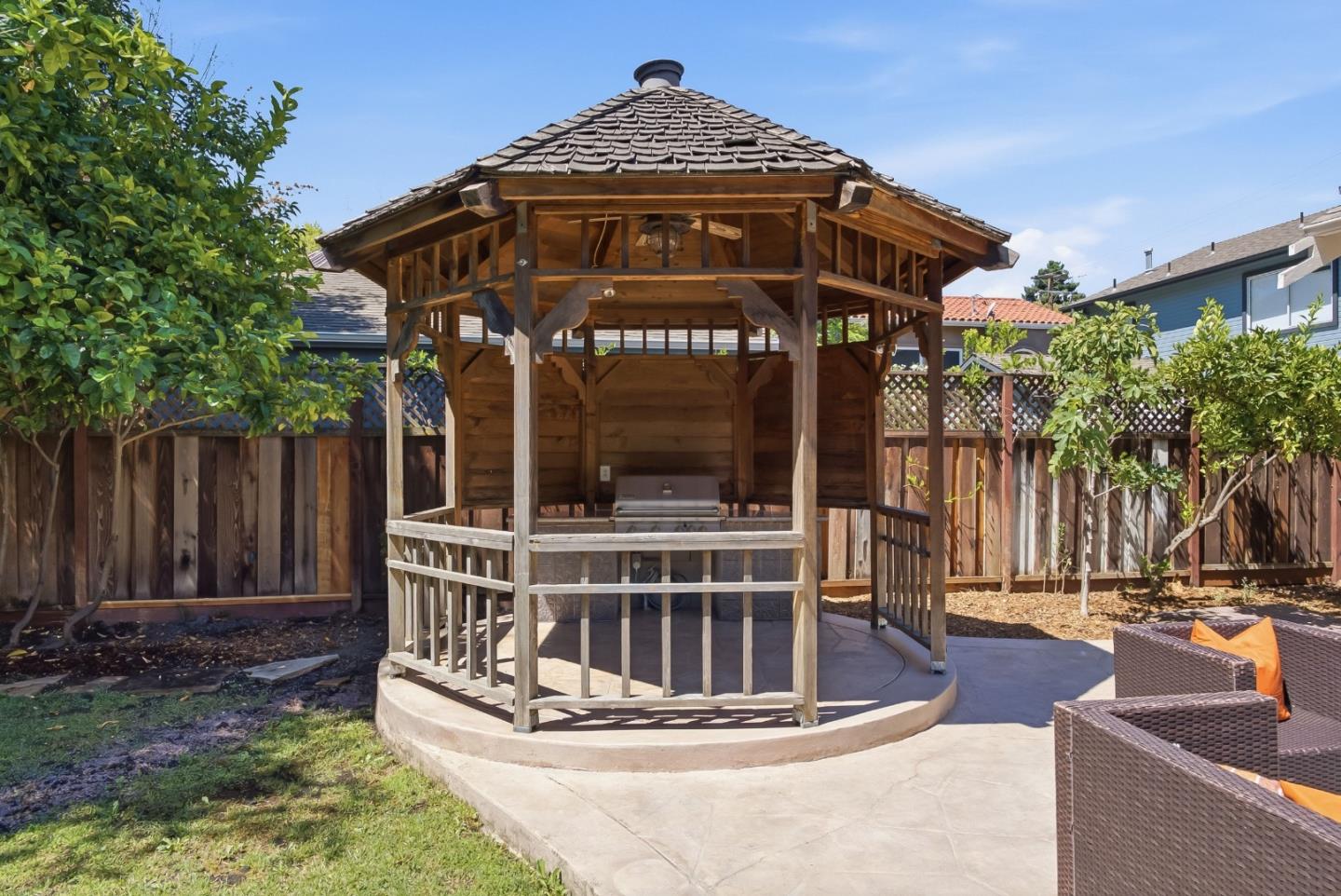 1364 Randol AVE