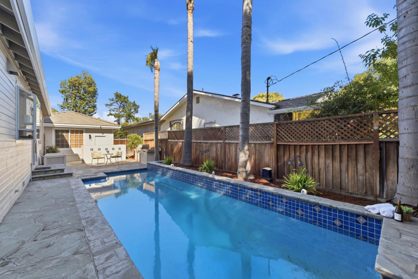 2168 Coastland AVE
