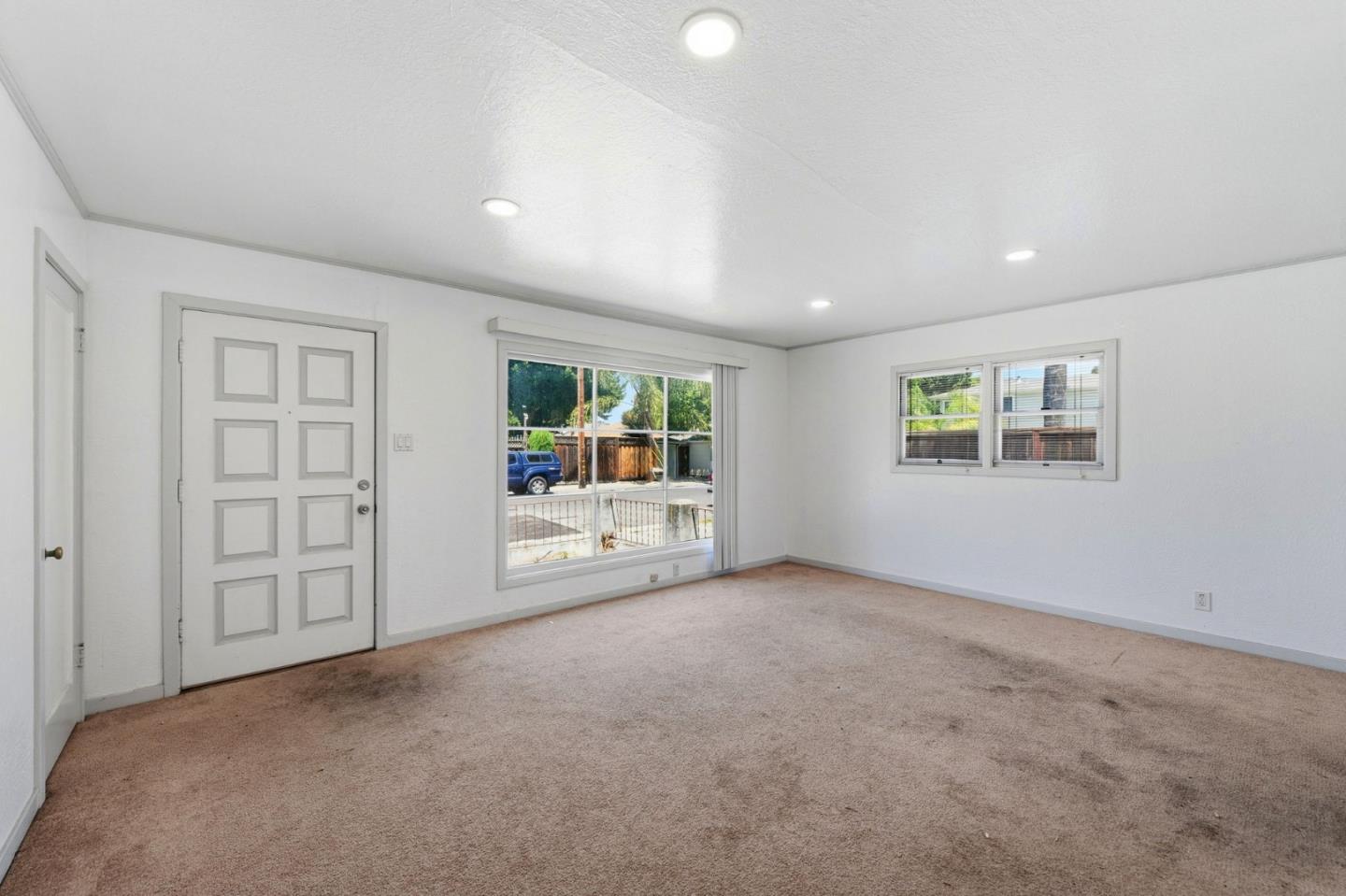 512 Fisk AVE