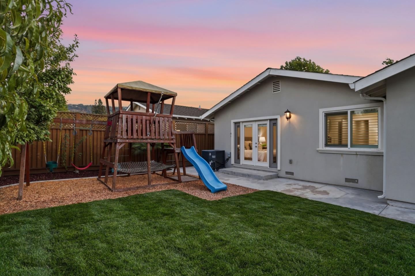 5486 Sharon LN