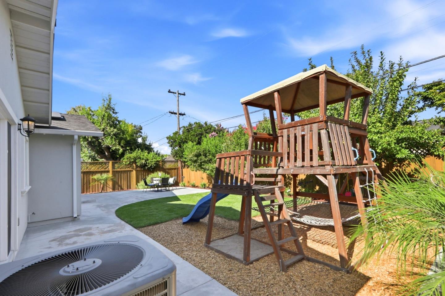 5486 Sharon LN