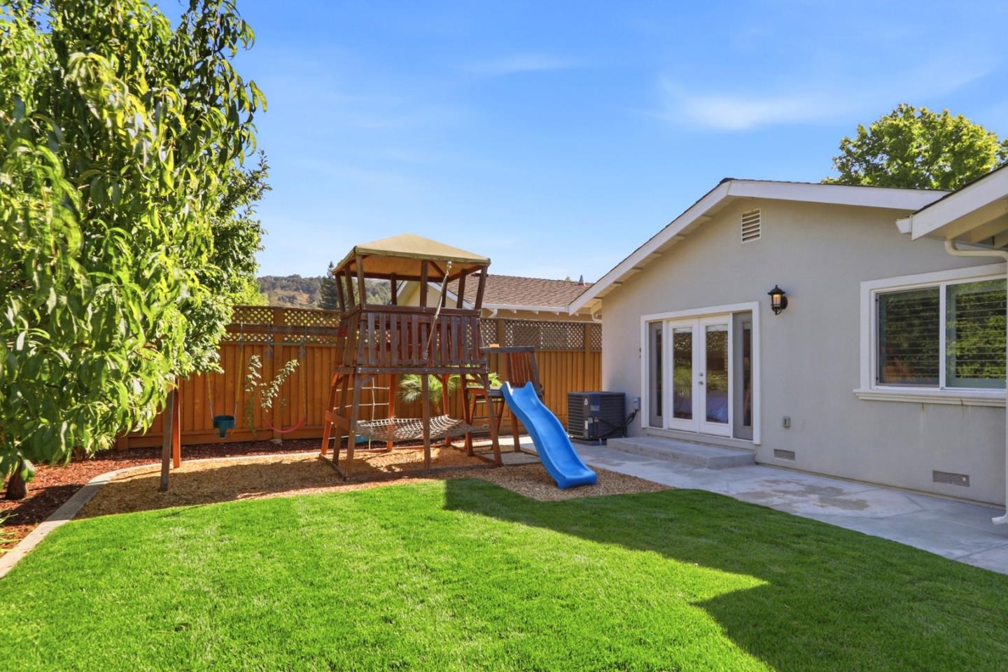 5486 Sharon LN