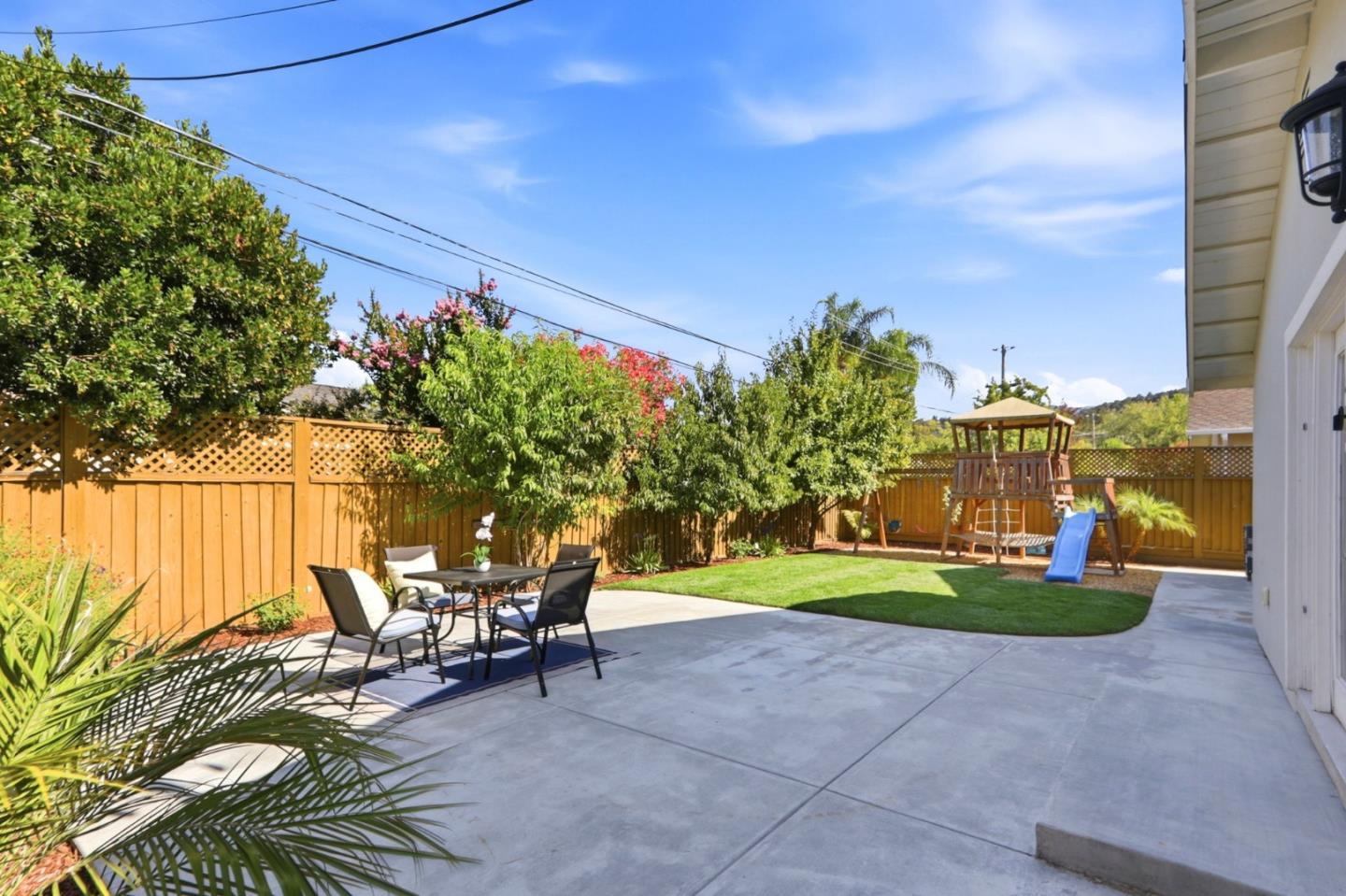 5486 Sharon LN