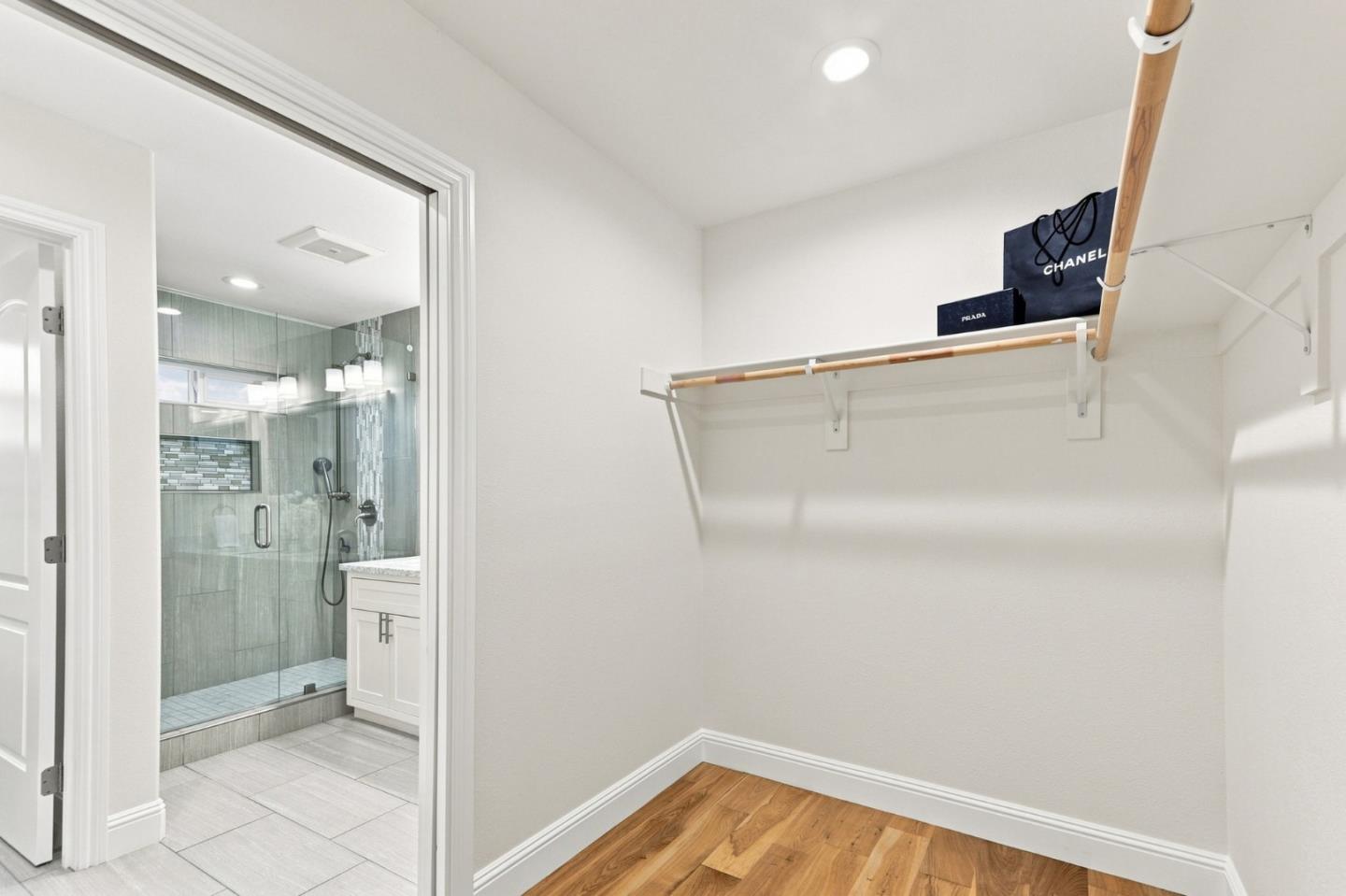 5486 Sharon LN