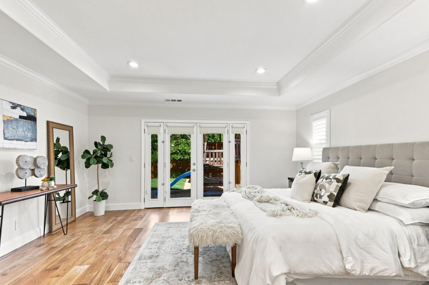 5486 Sharon LN
