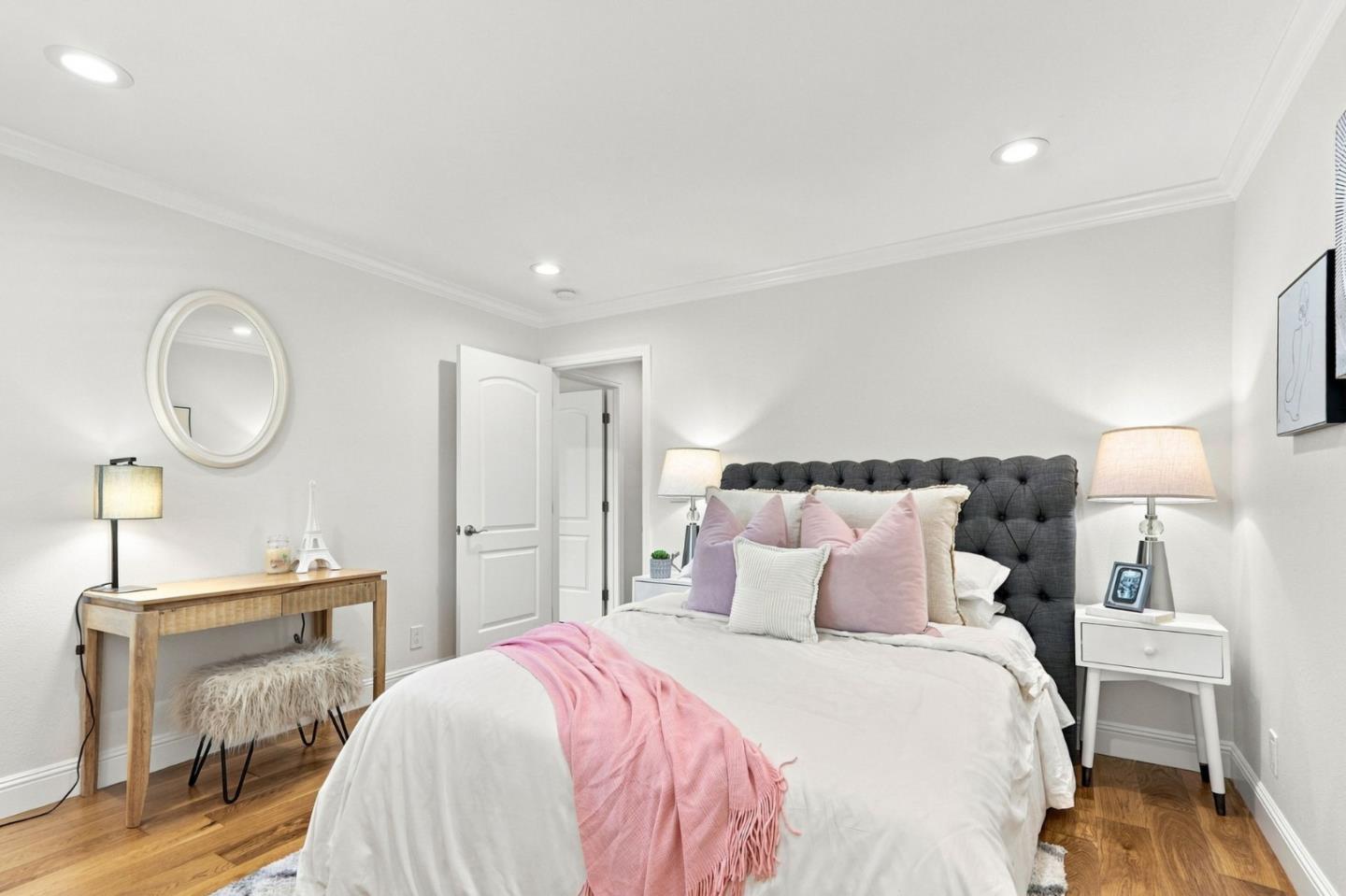 5486 Sharon LN