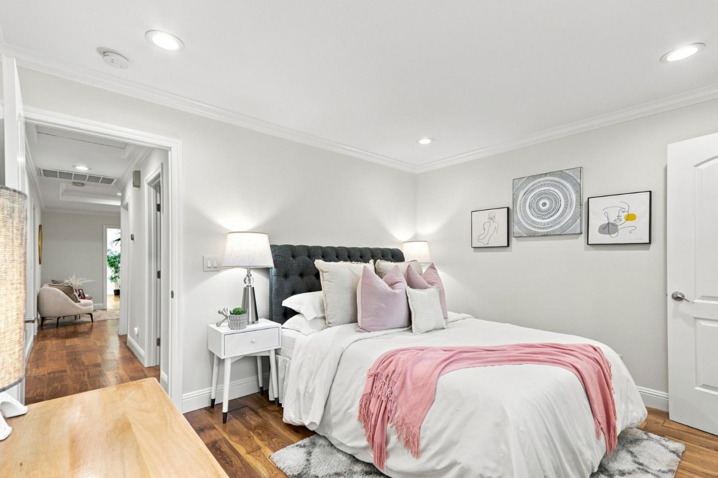 5486 Sharon LN