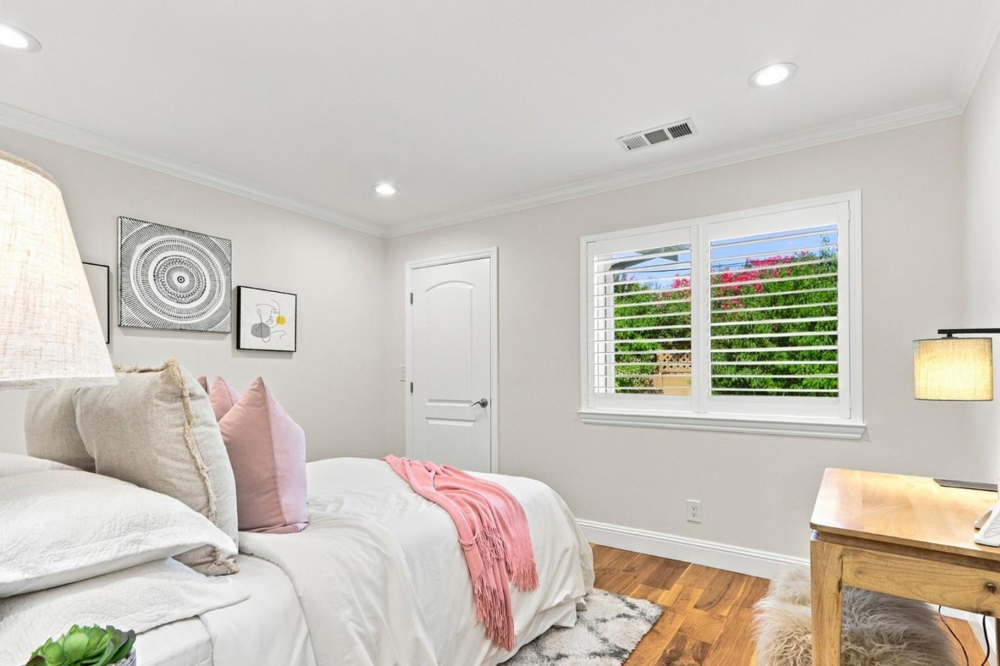 5486 Sharon LN