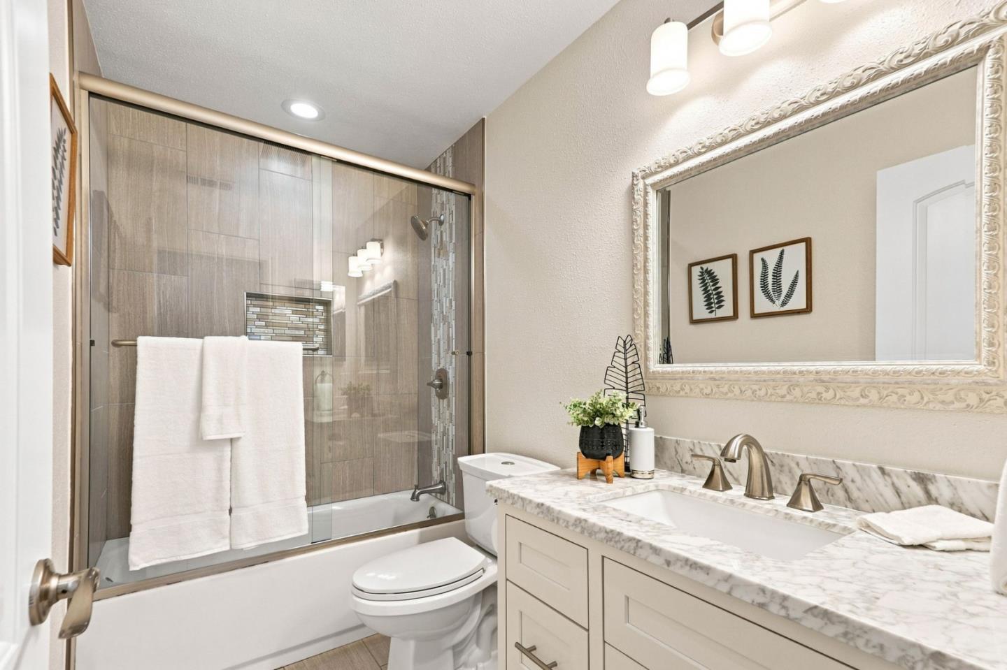 5486 Sharon LN