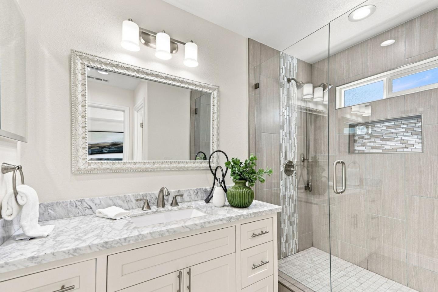 5486 Sharon LN