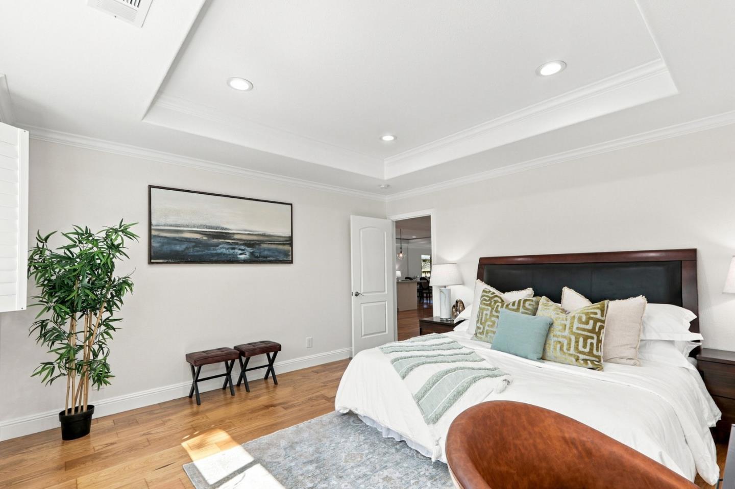 5486 Sharon LN
