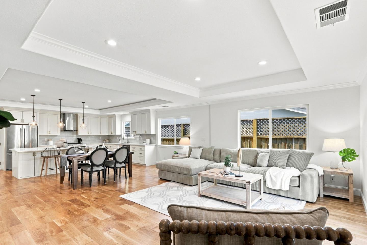 5486 Sharon LN