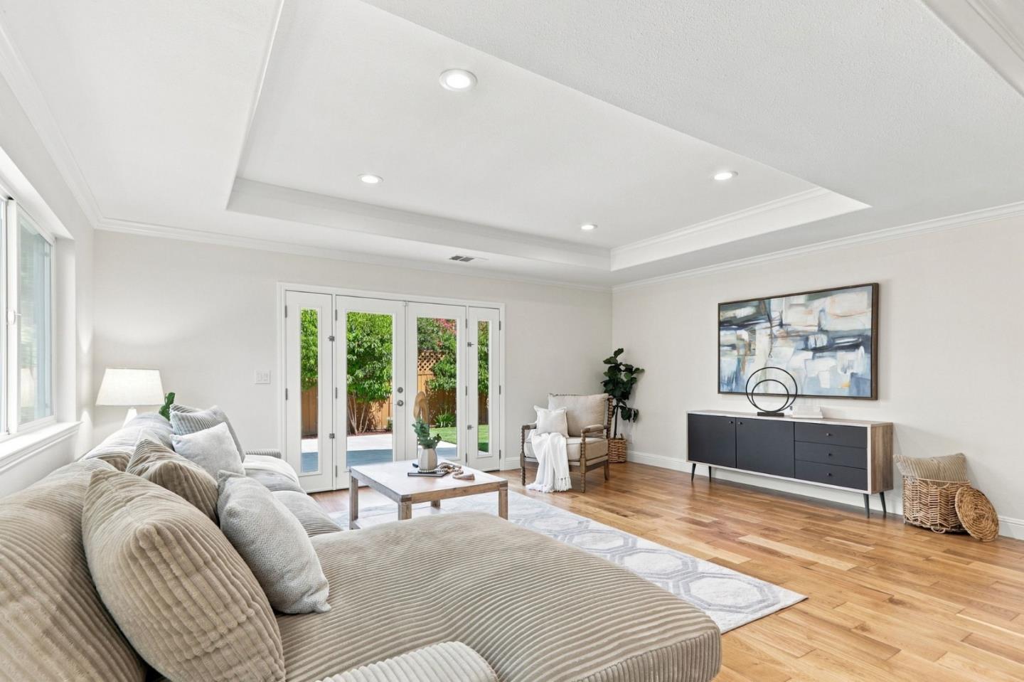 5486 Sharon LN