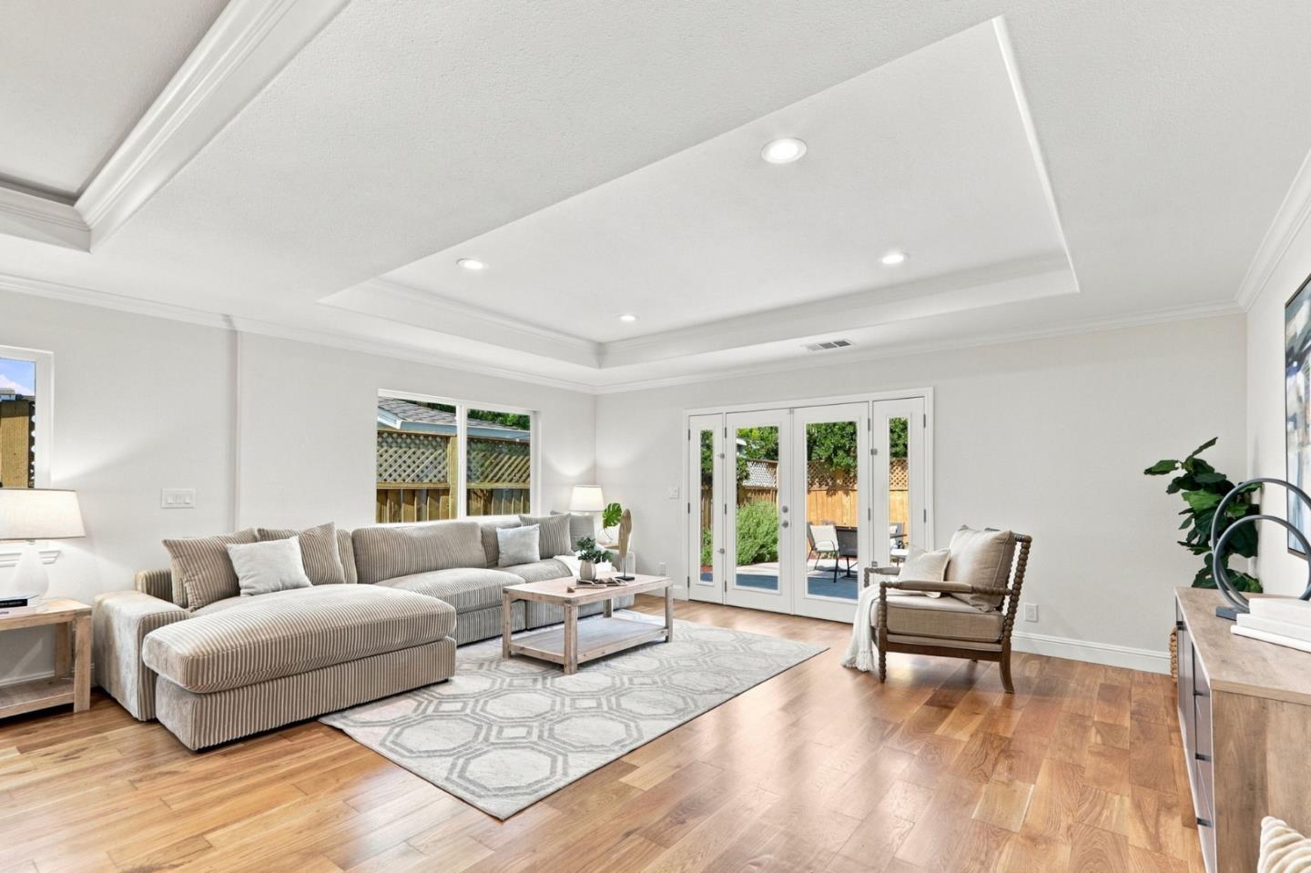 5486 Sharon LN