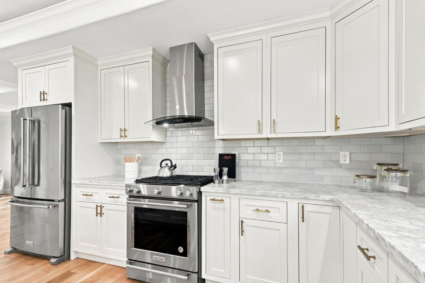 5486 Sharon LN