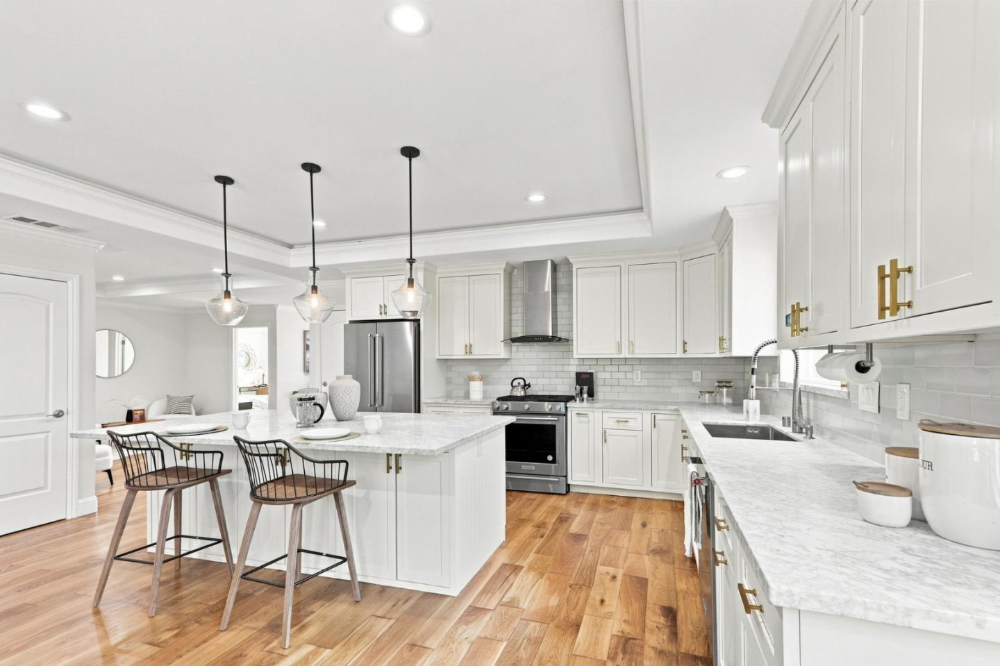 5486 Sharon LN