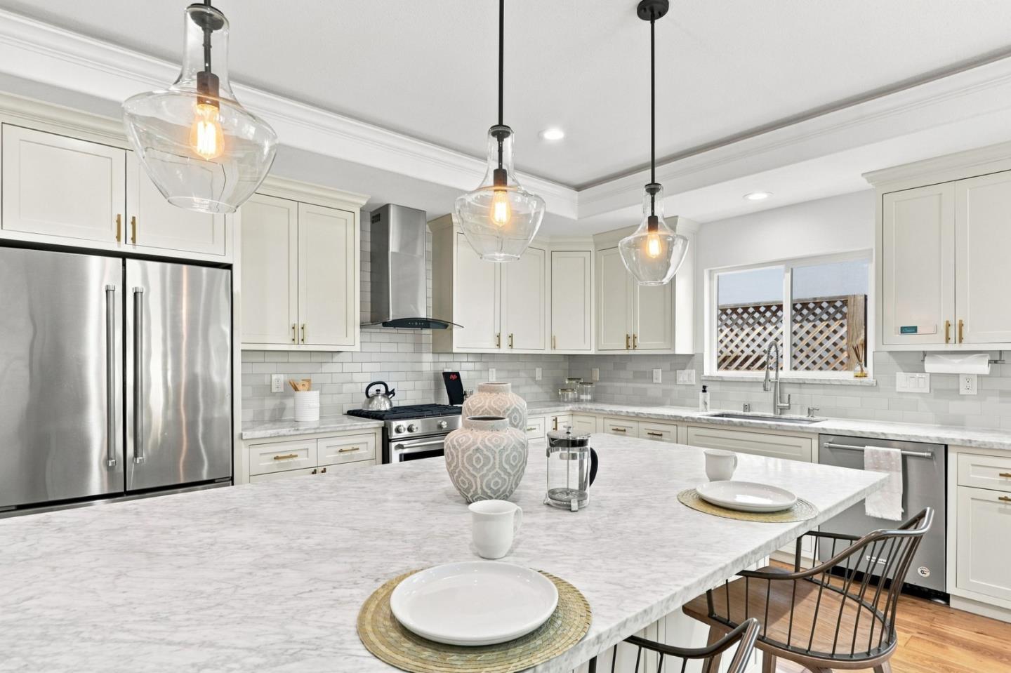 5486 Sharon LN