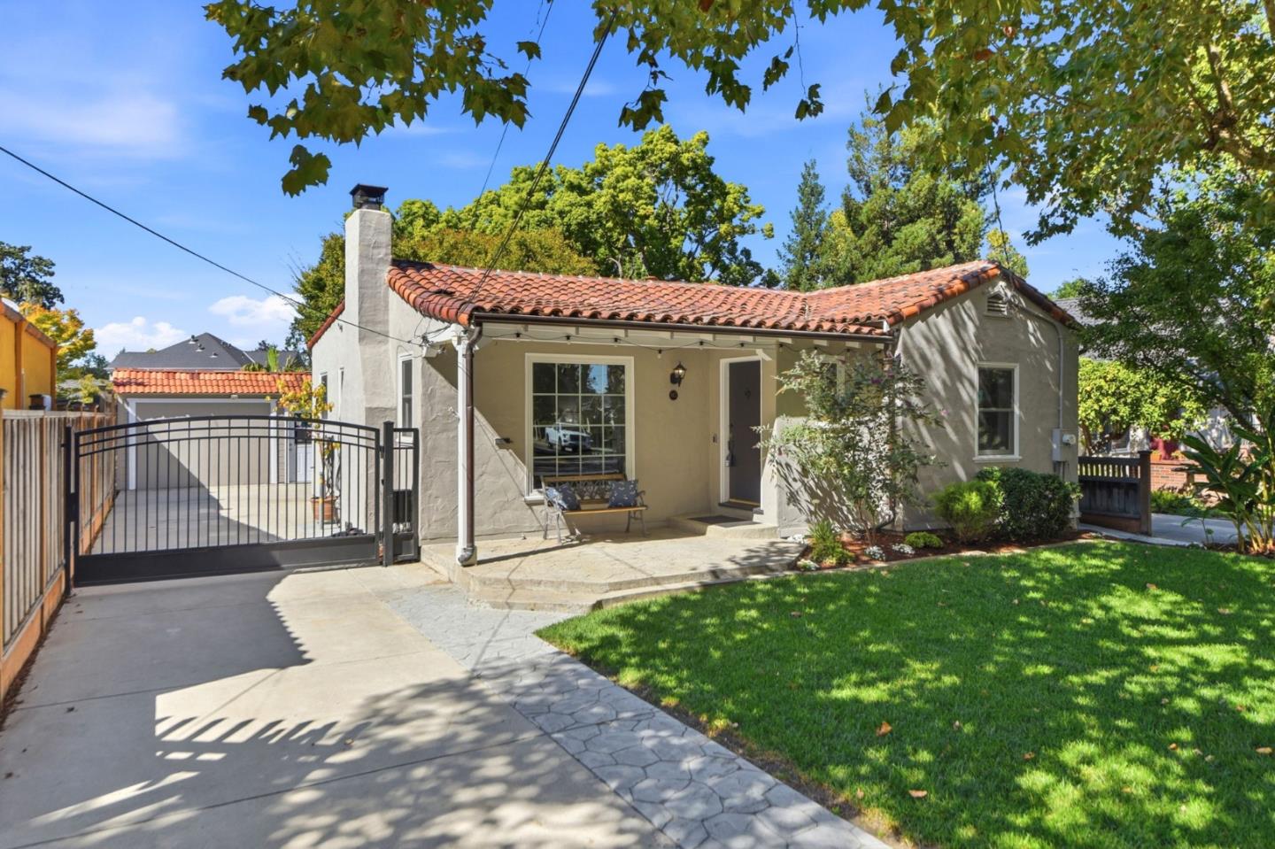 947 Pine AVE