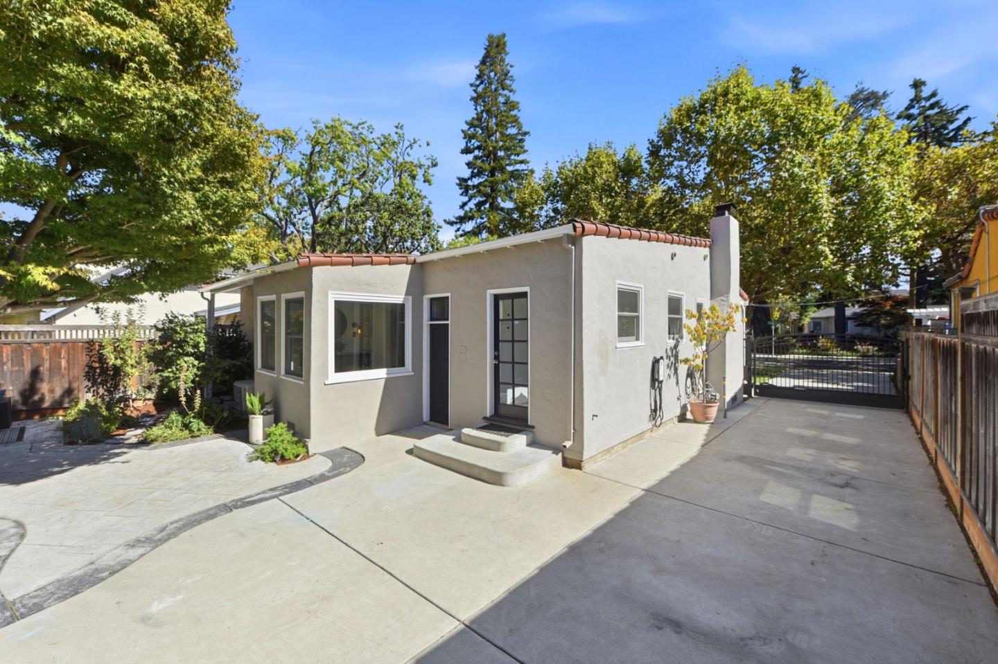 947 Pine AVE