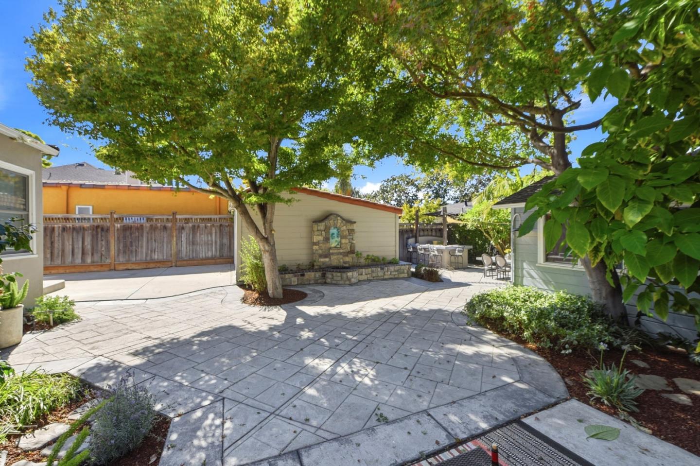 947 Pine AVE