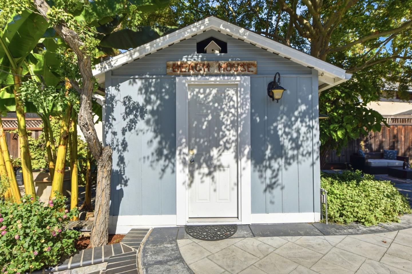 947 Pine AVE