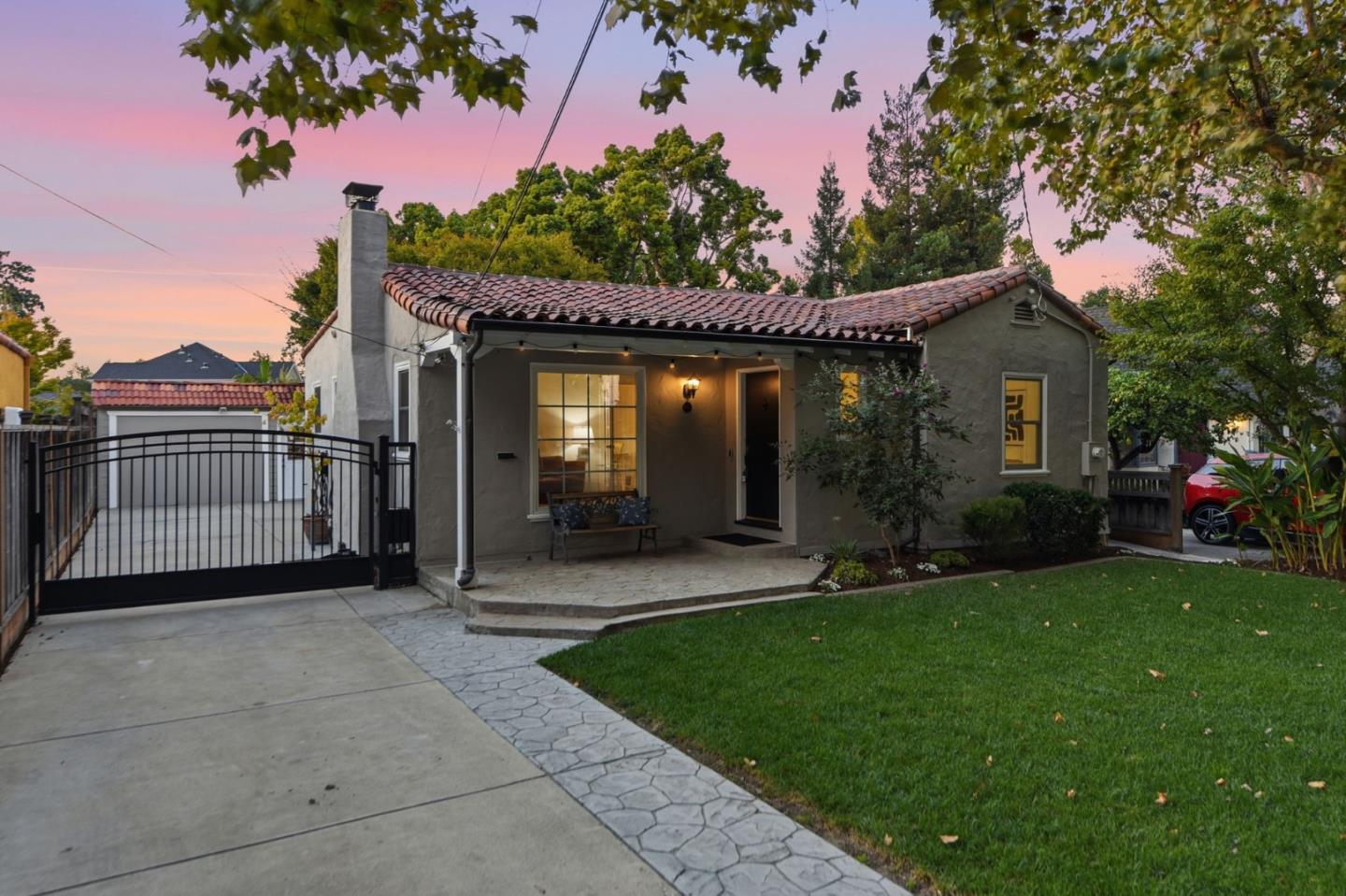 947 Pine AVE