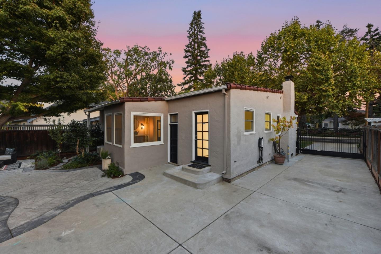947 Pine AVE