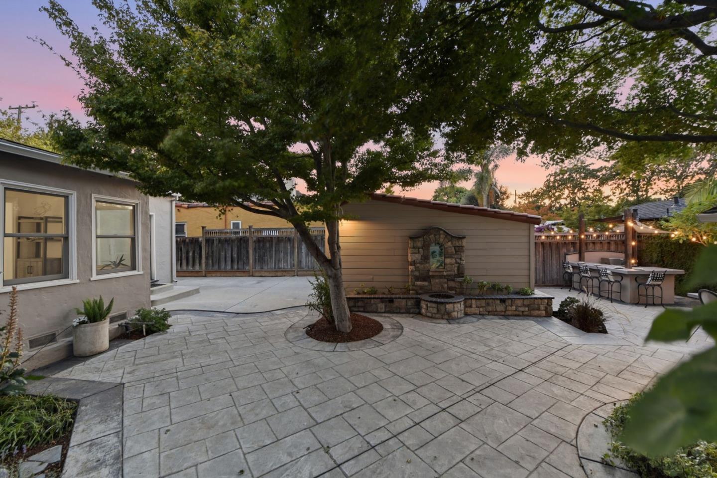 947 Pine AVE